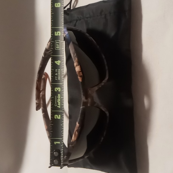 Mens camouflage blackened sun glasses with draw string bag . - Picture 7 of 11